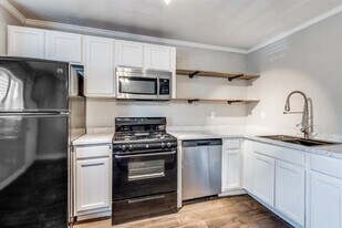 1505 W Lovers Ln in Arlington, TX - Building Photo