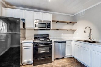 1505 W Lovers Ln in Arlington, TX - Building Photo - Building Photo