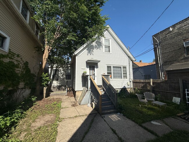 property at 2661-61B N Fratney St