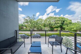 6864 SW 80th St in South Miami, FL - Building Photo - Building Photo