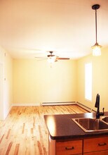 26 Converse Ct, Unit APT 4 in Burlington, VT - Building Photo - Building Photo