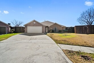 107 Loda Ct in Grand Prairie, TX - Building Photo - Building Photo