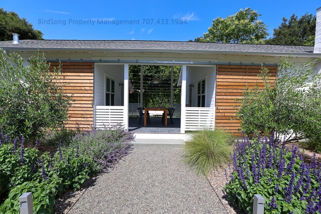 13846 Village Ave in Healdsburg, CA - Building Photo - Building Photo