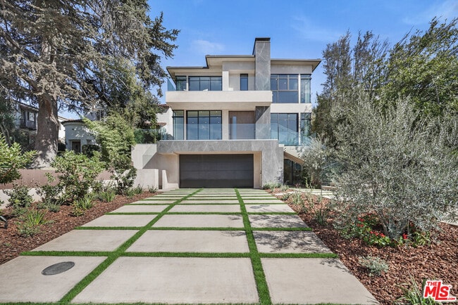 property at 318 S Medio Dr