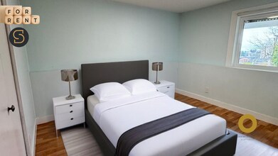 672 11th St in West Vancouver, BC - Building Photo - Building Photo