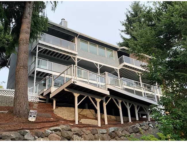 13603 SE 55th Pl in Bellevue, WA - Building Photo - Building Photo