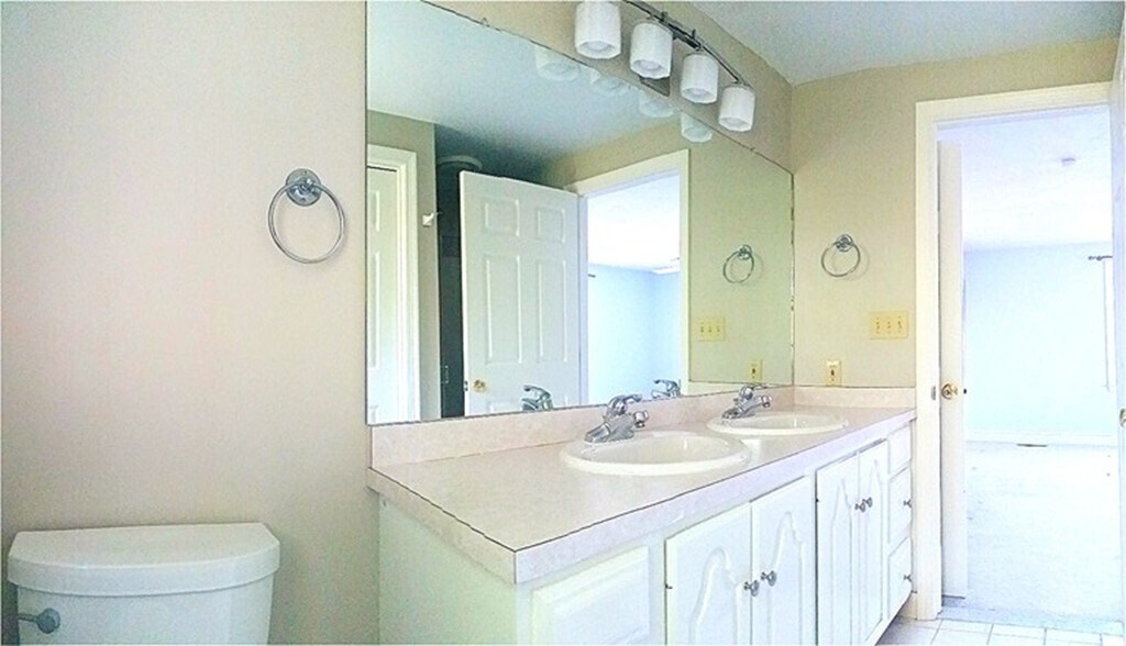 8 Baker Ave in Lexington, MA - Building Photo