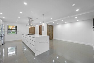 3807 NE 166th St in North Miami Beach, FL - Building Photo - Building Photo