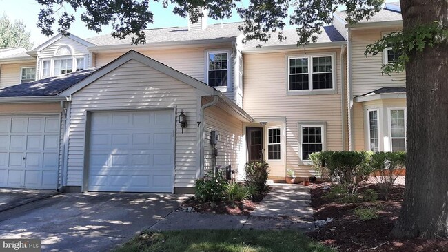 property at 7 Towpath Ct