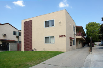 1025 Winchester Ave in Glendale, CA - Foto de edificio - Building Photo