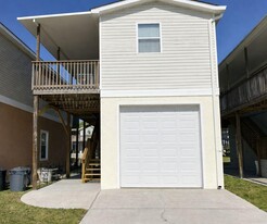 6745 Hudson Ave in Hudson, FL - Building Photo