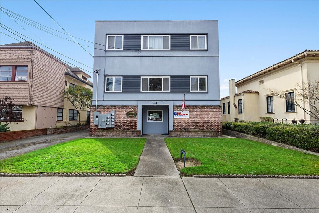 2234 Santa Clara Ave in Alameda, CA - Building Photo