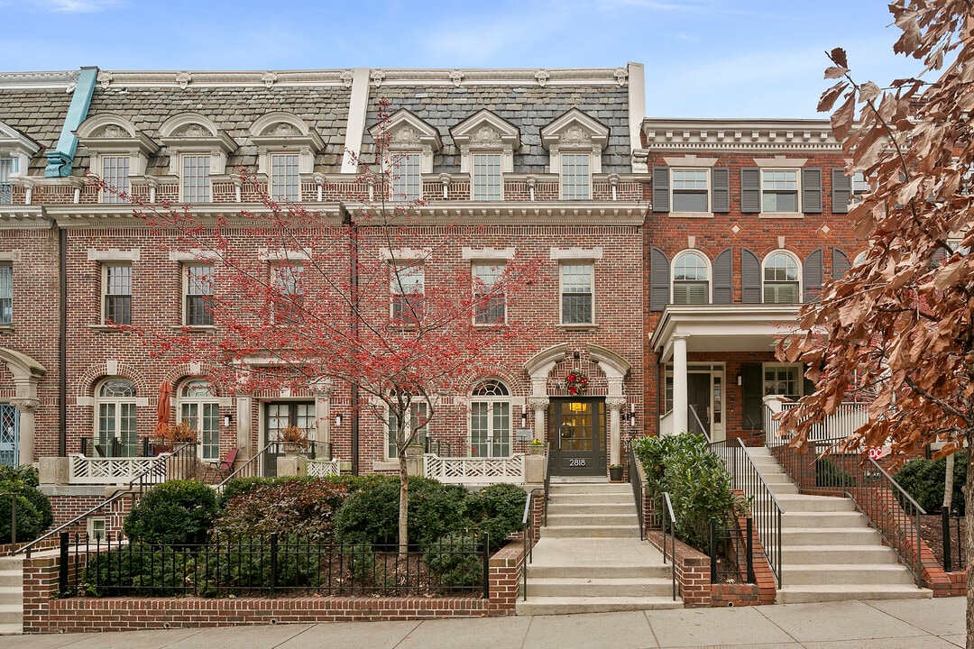 2818 Connecticut Ave NW, Unit #3 in Washington, DC - Foto de edificio