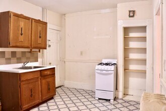 9 Myrtle St, Unit 4 in Boston, MA - Building Photo - Building Photo