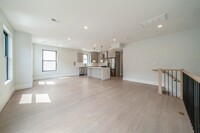 94 Astor Pl in Jersey City, NJ - Building Photo - Building Photo