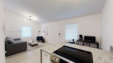 840 SW 7th St-Unit -848 in Miami, FL - Building Photo - Building Photo