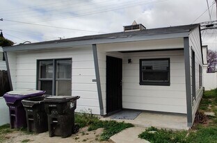 5915 Brayton Ave in Long Beach, CA - Building Photo
