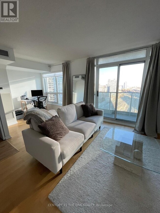 18 Yonge St in Toronto, ON - Building Photo - Building Photo