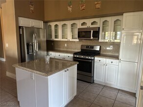 141 Cliff Valley Dr in Las Vegas, NV - Building Photo - Building Photo