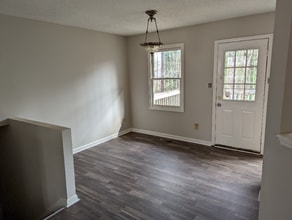 7680 Mountain Creek Way in Douglasville, GA - Building Photo - Building Photo