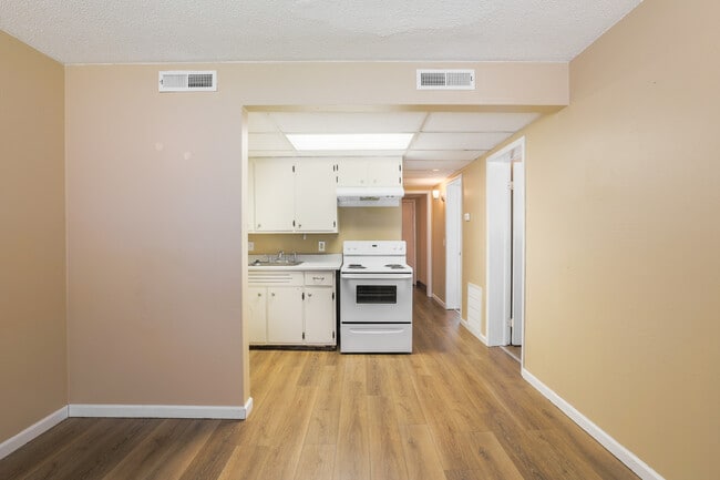 Skyview Apartments in Newton, KS - Building Photo - Interior Photo