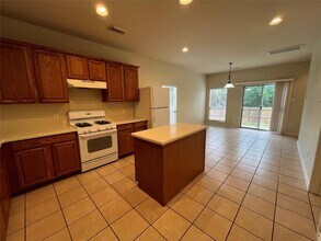 2121 Wayward Sun Dr in Austin, TX - Building Photo - Building Photo