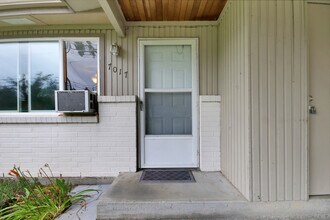 7017 Sacramento St SW in Tacoma, WA - Foto de edificio - Building Photo