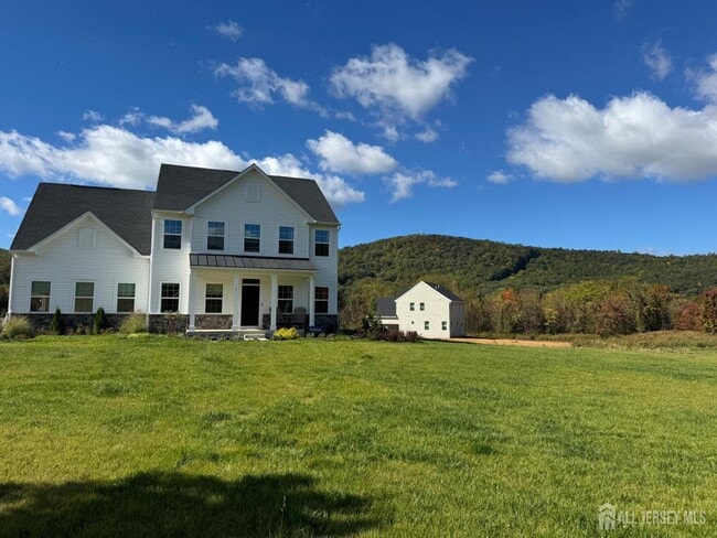 property at 2 Drake Ct