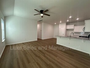 11505 Mackenzie Wy in Yukon, OK - Building Photo - Building Photo