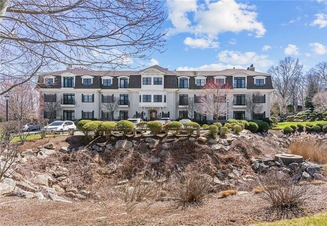 109 Vistas Ct in East Greenwich, RI - Building Photo - Building Photo