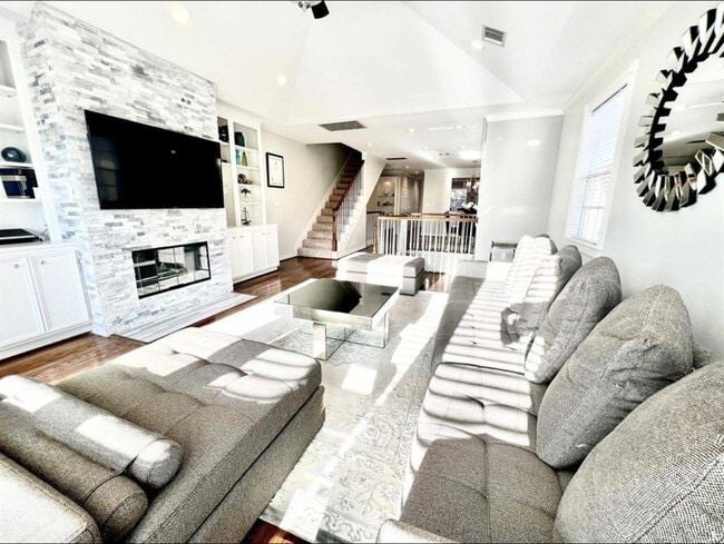 property at 1714 Roy St
