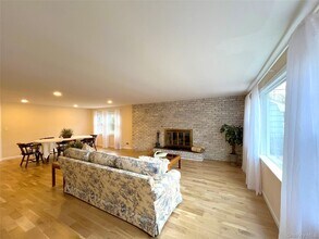 25 Squires Ave in East Quogue, NY - Building Photo - Building Photo