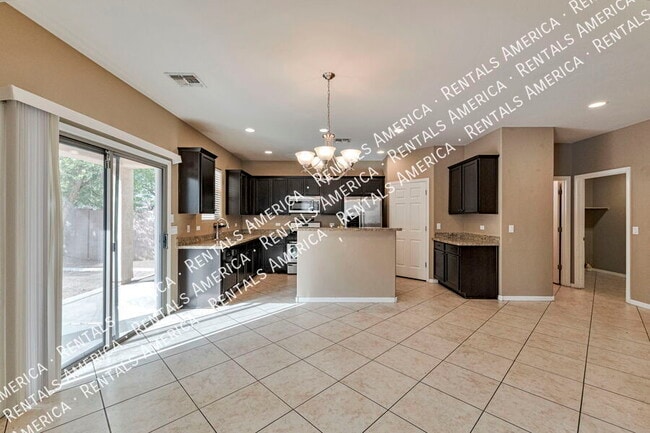 445 W Corte Planga in Sahuarita, AZ - Foto de edificio - Building Photo