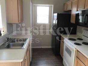 1012 Port Mansfield Dr in Little Elm, TX - Building Photo - Building Photo