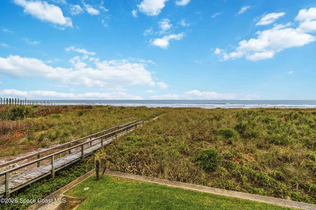 3600 Ocean Beach Blvd in Cocoa Beach, FL - Foto de edificio