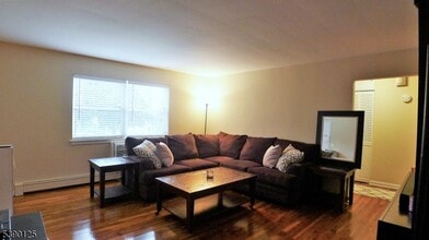 199 N Beverwyck Rd in Parsippany Troy Hills, NJ - Building Photo - Building Photo