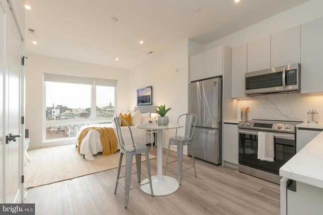 1421 E Columbia Ave, Unit 301 in Philadelphia, PA - Building Photo - Building Photo