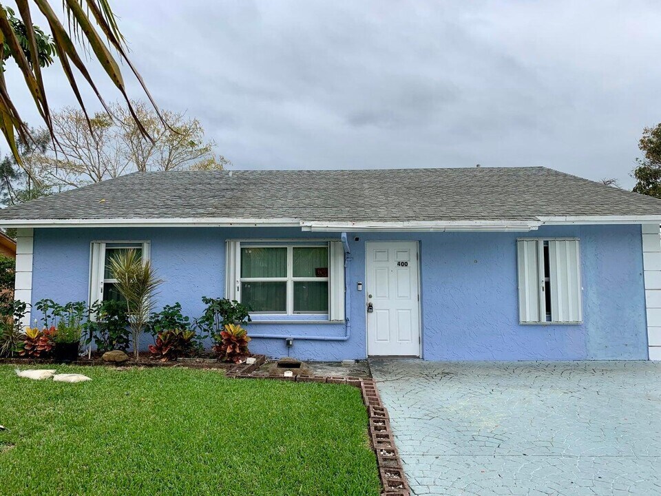 400 NE 15th Ct in Boynton Beach, FL - Building Photo