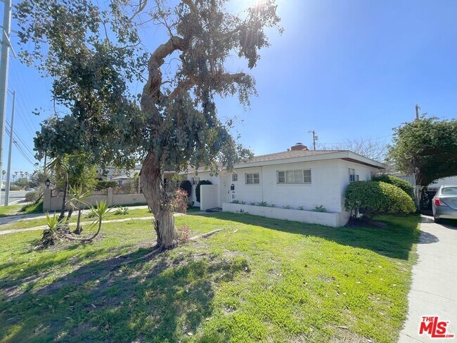 property at 11238 Oxnard St