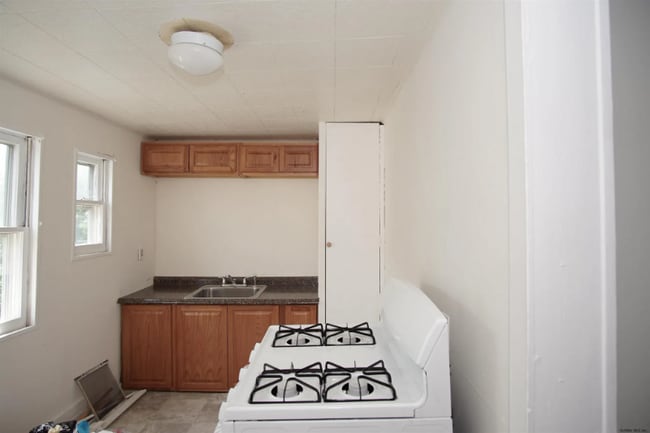 408 24th St in Watervliet, NY - Building Photo - Building Photo