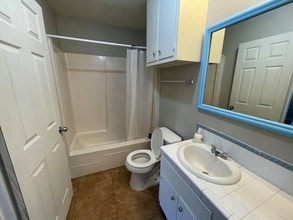 614 S Groos St in Kyle, TX - Foto de edificio - Building Photo