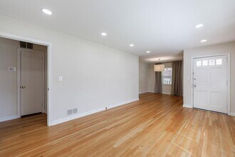 1238 Lindenwood Ln NE in Atlanta, GA - Building Photo - Building Photo