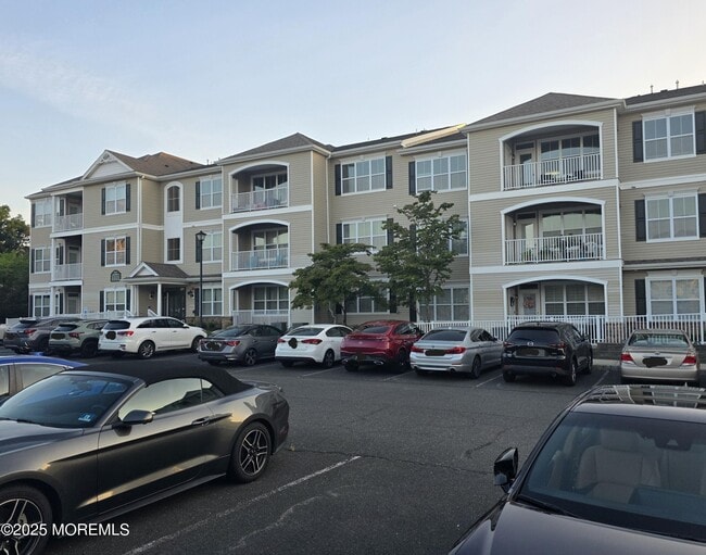 625 Sloan Ct in Matawan, NJ - Building Photo - Building Photo