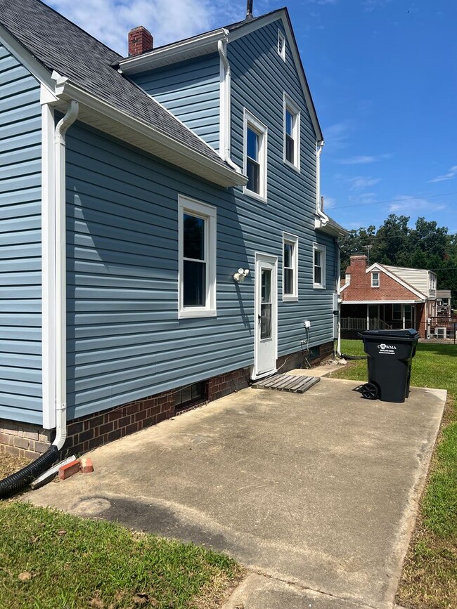 1711 Dinwiddie Ave in Hopewell, VA - Building Photo - Building Photo