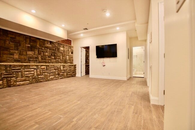 1616 Beacon St in Brookline, MA - Building Photo - Building Photo