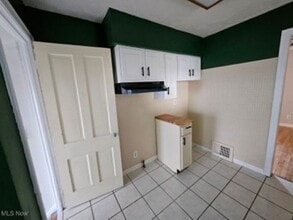 3819 Lee Heights Blvd in Cleveland, OH - Building Photo - Building Photo