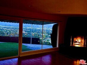 3641 Sunswept Dr in Los Angeles, CA - Building Photo - Building Photo