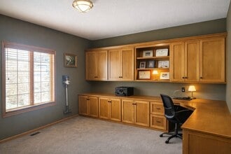 2489 Schneider Ct in Chaska, MN - Building Photo - Building Photo