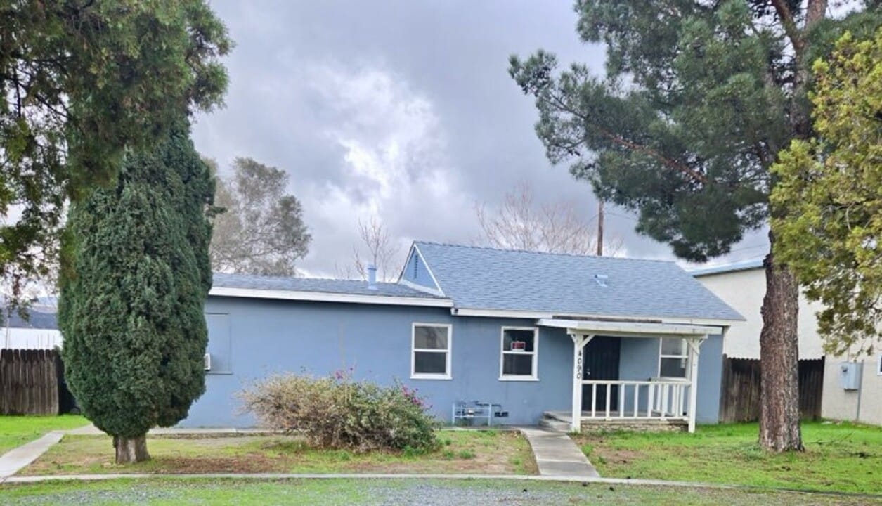 4090 W Ramsey St in Banning, CA - Building Photo