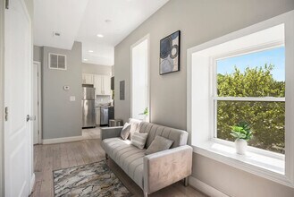 45 Rhode Island Ave NE in Washington, DC - Foto de edificio - Building Photo